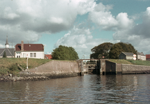 830646 Gezicht op de Oude Sluis te Vreeswijk (Nieuwegein), vanaf de Lek.